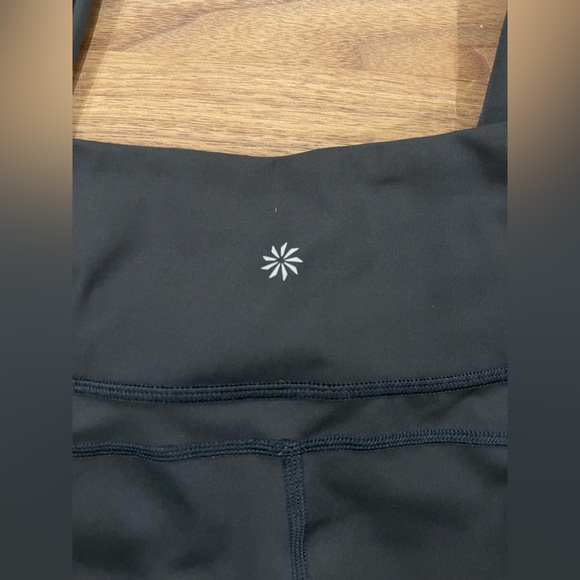 Athleta Ultimate stash 7/8 tights with side pockets - Picture 2 of 5